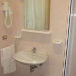 Bagno Camera Hotel Innocenti (3).jpg