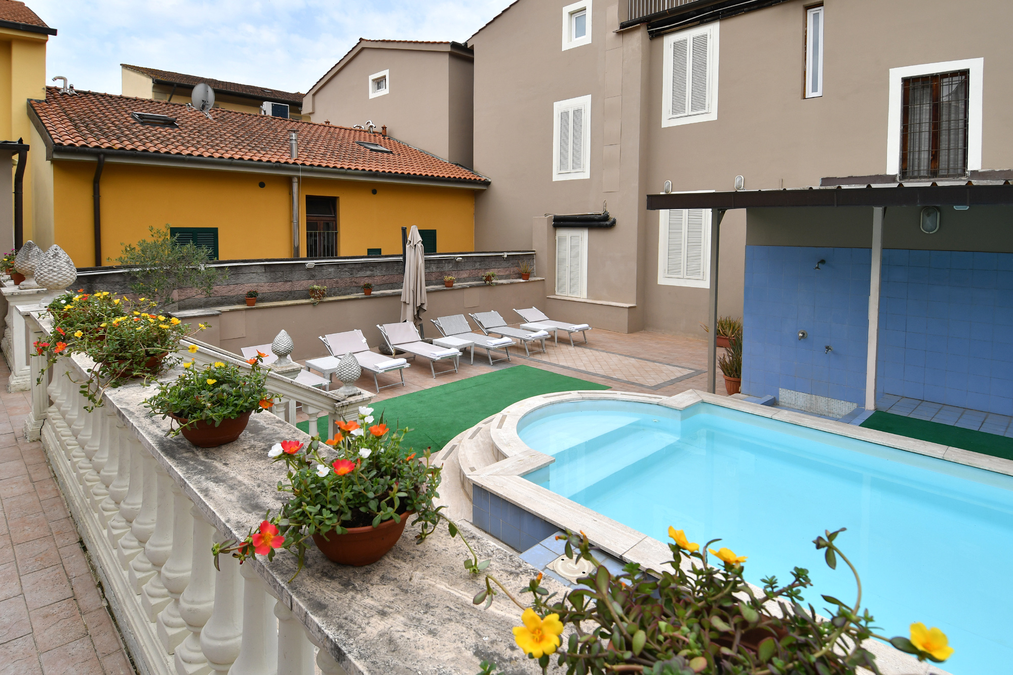 Piscina e terrazza 2